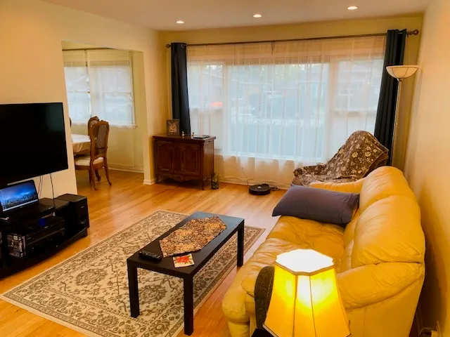 $427,000 | 1632 South Elm Street, Des Plaines, IL 60018