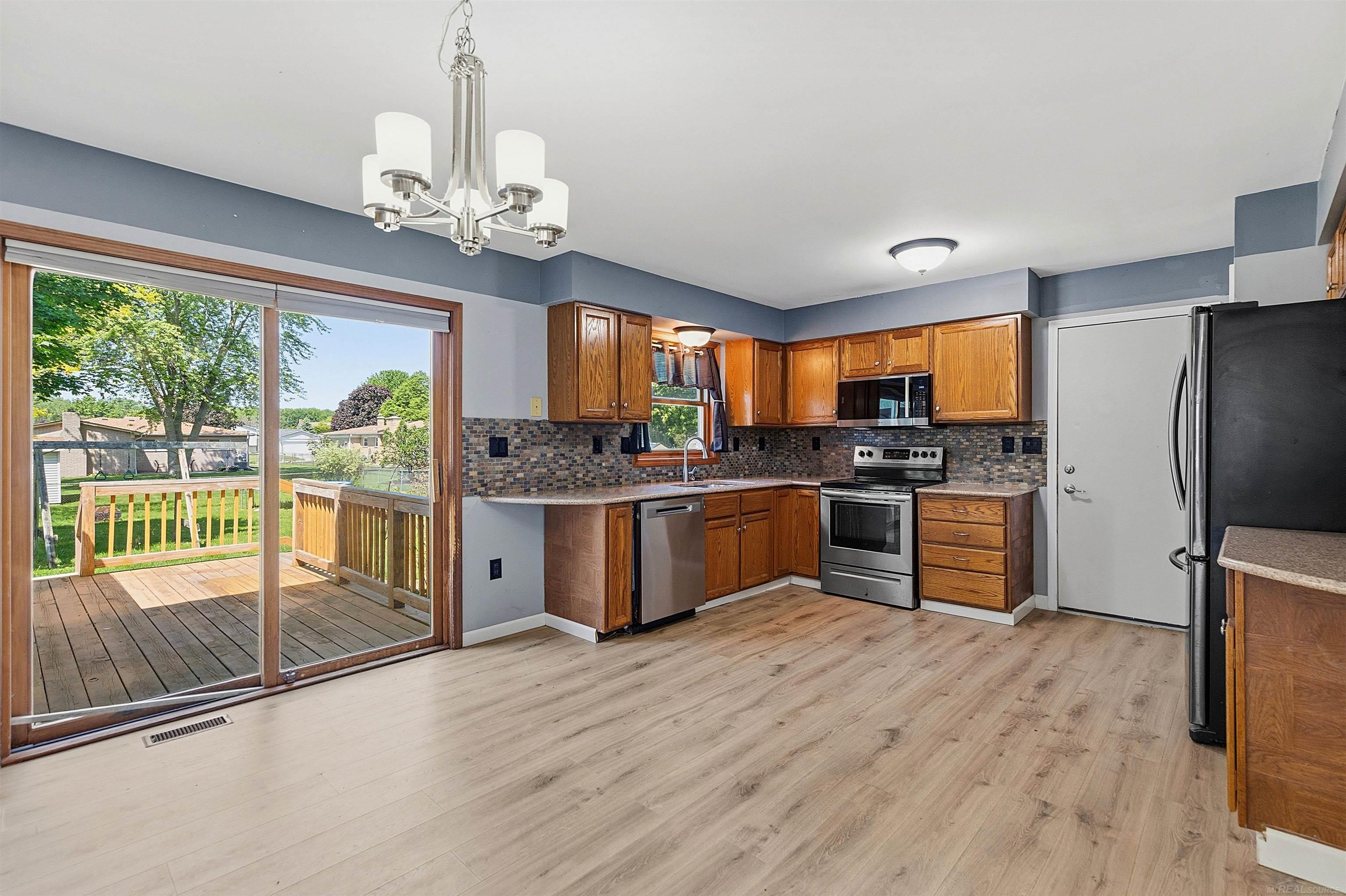 51613 Sass Road New Baltimore, MI 48047 - Photo 4 of 40