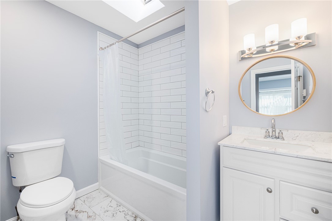 152 Tuckerman Avenue, Unit 10 Middletown, RI 02842 - Photo 12 of 21 Bathroom