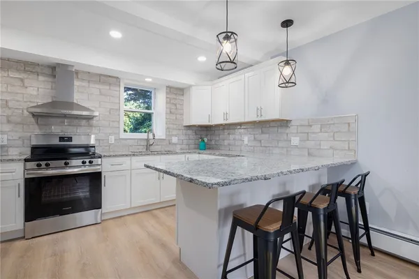 $2,300 | 152 Tuckerman Avenue, Unit 10, Middletown, RI 02842