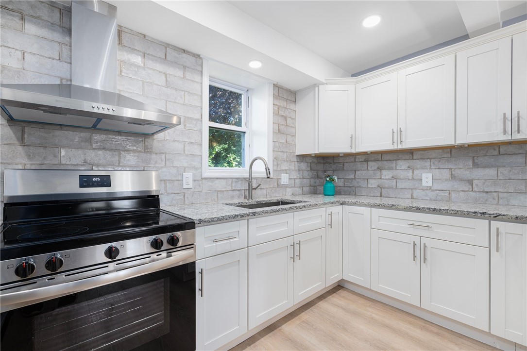 152 Tuckerman Avenue, Unit 10 Middletown, RI 02842 - Photo 3 of 21 Kitchen