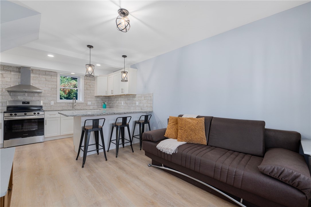 152 Tuckerman Avenue, Unit 10 Middletown, RI 02842 - Photo 7 of 21 Living Room