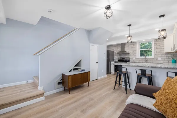 $2,300 | 152 Tuckerman Avenue, Unit 10, Middletown, RI 02842