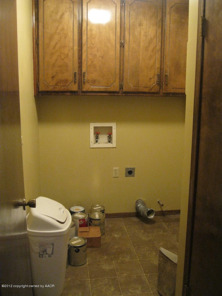 5714 South Milam Street Amarillo, TX 79110 - Photo 21 of 22 a bathroom with a sink and a toilet