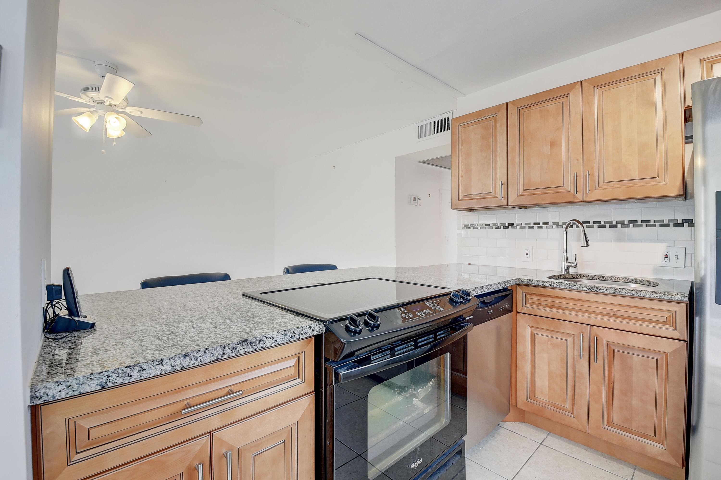 88 Brighton C Boca Raton, FL 33434 - Photo 6 of 41 15_dsc_0577_78_79_80_81