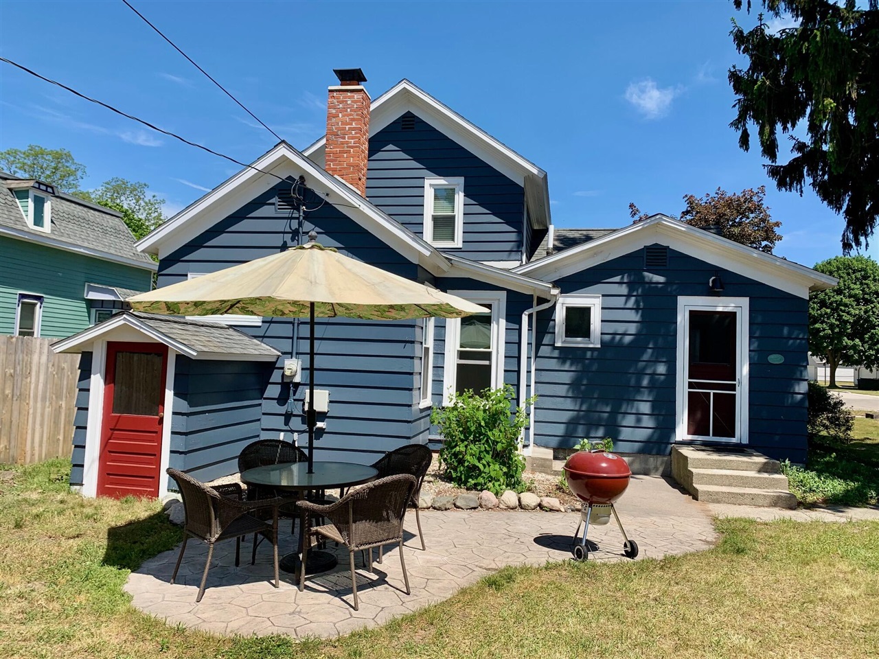 413 North Rath Avenue Ludington, MI 49431 - Photo 2 of 35