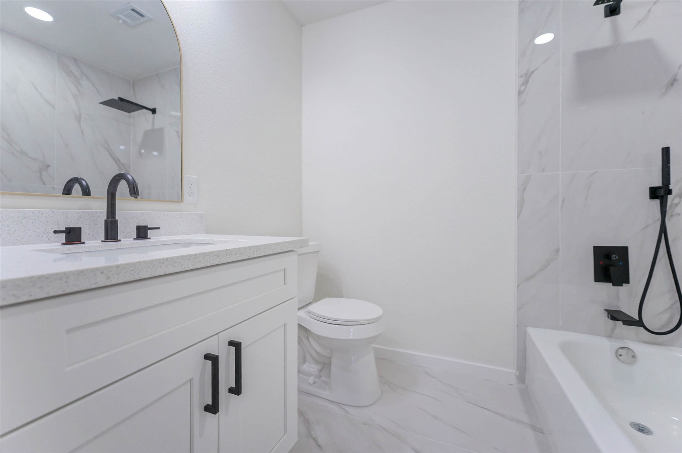 11618 Lakeside Pl Drive Houston, TX 77077 - Photo 21 of 25 a bathroom with a sink a toilet and shower