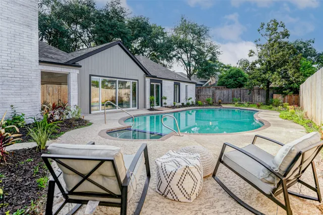 a view of a house with backyard and sitting area