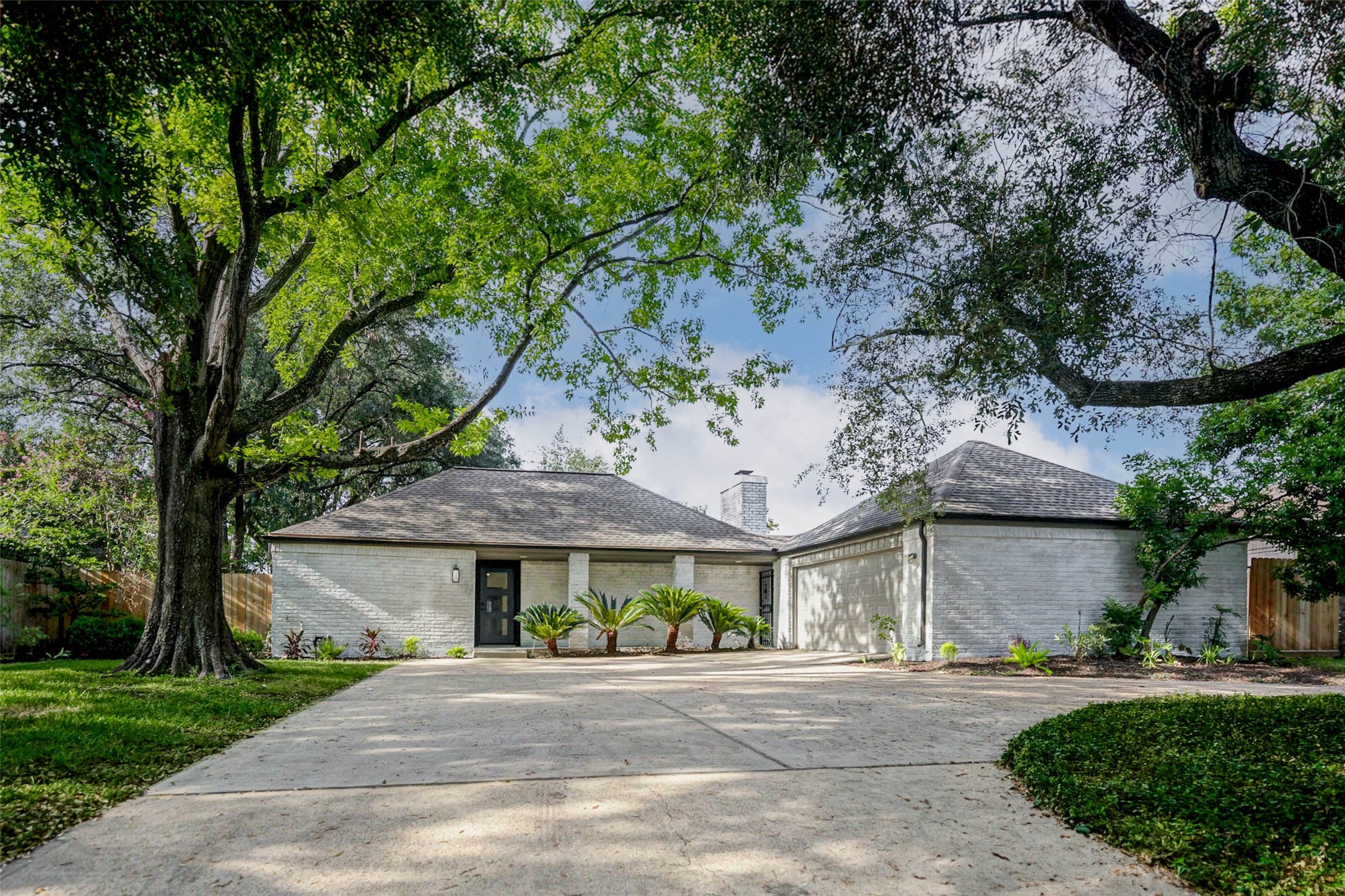 11618 Lakeside Pl Drive Houston, TX 77077 - Photo 25 of 25 front view of house with a yard
