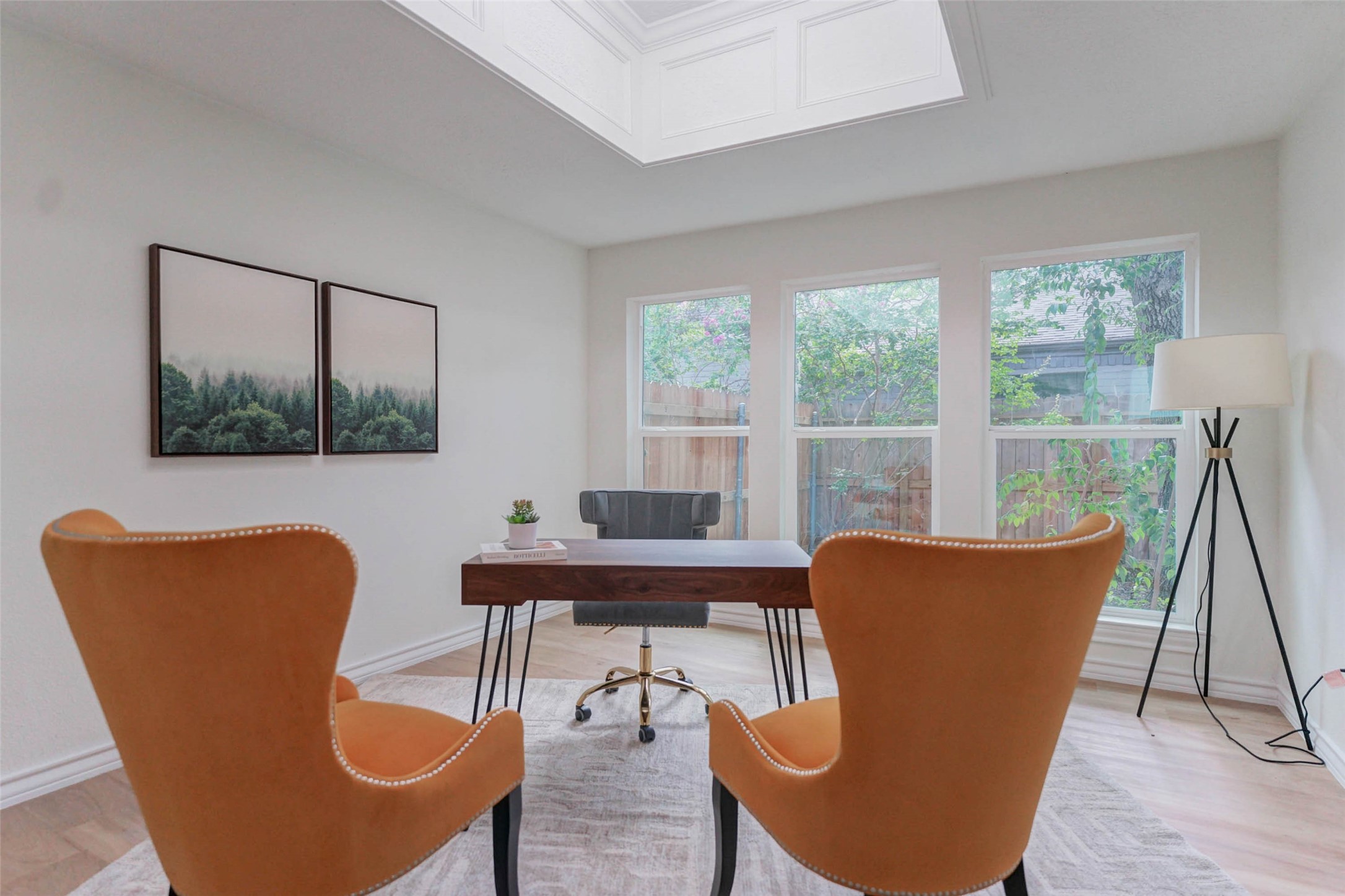 11618 Lakeside Pl Drive Houston, TX 77077 - Photo 6 of 25 a living room with furniture and a window