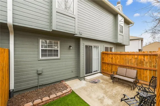 $220,000 | 6125 Northeast Moonstone Court, Lee's Summit, MO 64064