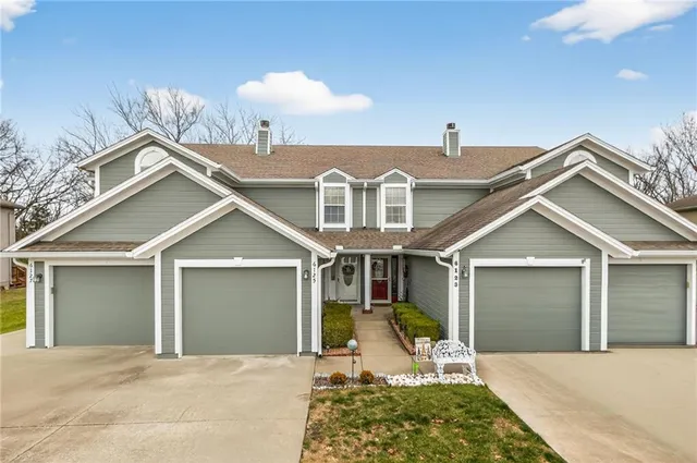 $220,000 | 6125 Northeast Moonstone Court, Lee's Summit, MO 64064