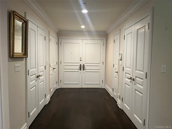 $2,350,000 | 260 Central, Unit 135, Lawrence, NY 11559