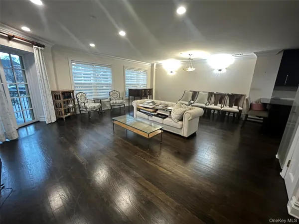 $2,350,000 | 260 Central, Unit 135, Lawrence, NY 11559