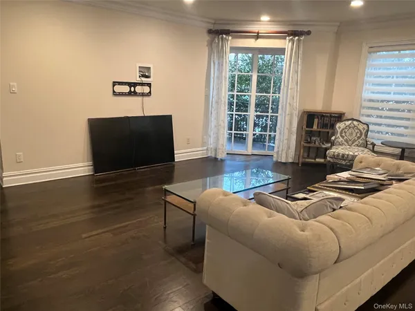 $2,350,000 | 260 Central, Unit 135, Lawrence, NY 11559