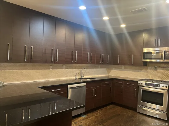 $2,350,000 | 260 Central, Unit 135, Lawrence, NY 11559