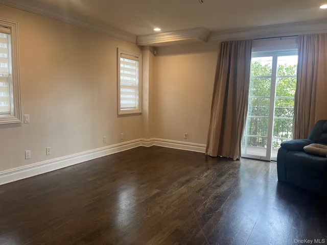 $2,350,000 | 260 Central, Unit 135, Lawrence, NY 11559