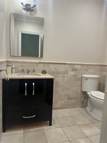 $2,350,000 | 260 Central, Unit 135, Lawrence, NY 11559