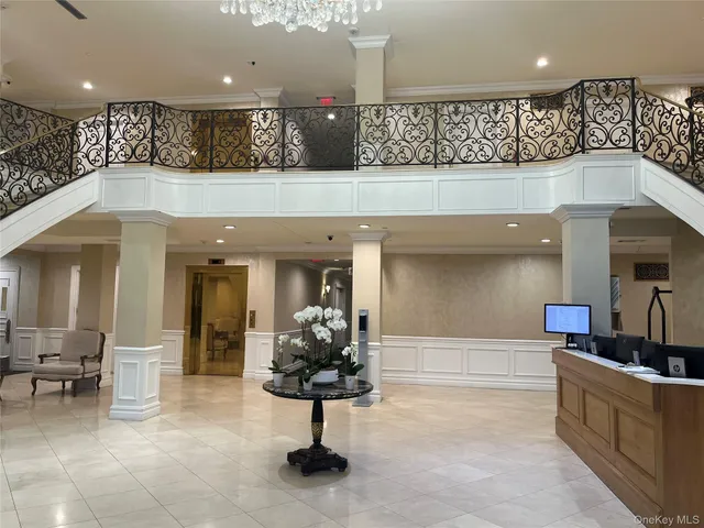 $2,350,000 | 260 Central, Unit 135, Lawrence, NY 11559