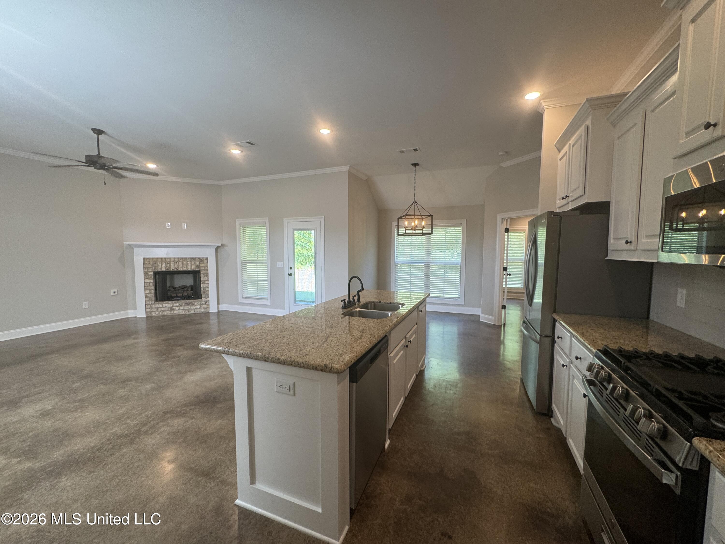 102 Rotherfield Place Canton, MS 39046 - Photo 3 of 20 IMG_4132