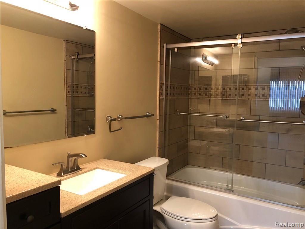 1924 Klingensmith Road Bloomfield Hills, MI 48302 - Photo 14 of 16