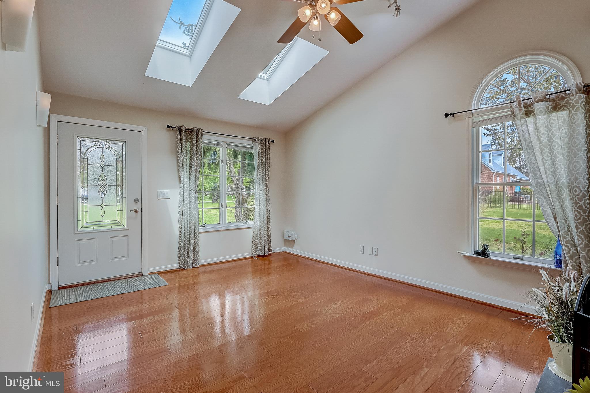 7807 Chesapeake Road Pasadena, MD 21122 - Photo 5 of 40 Gallery Image 5