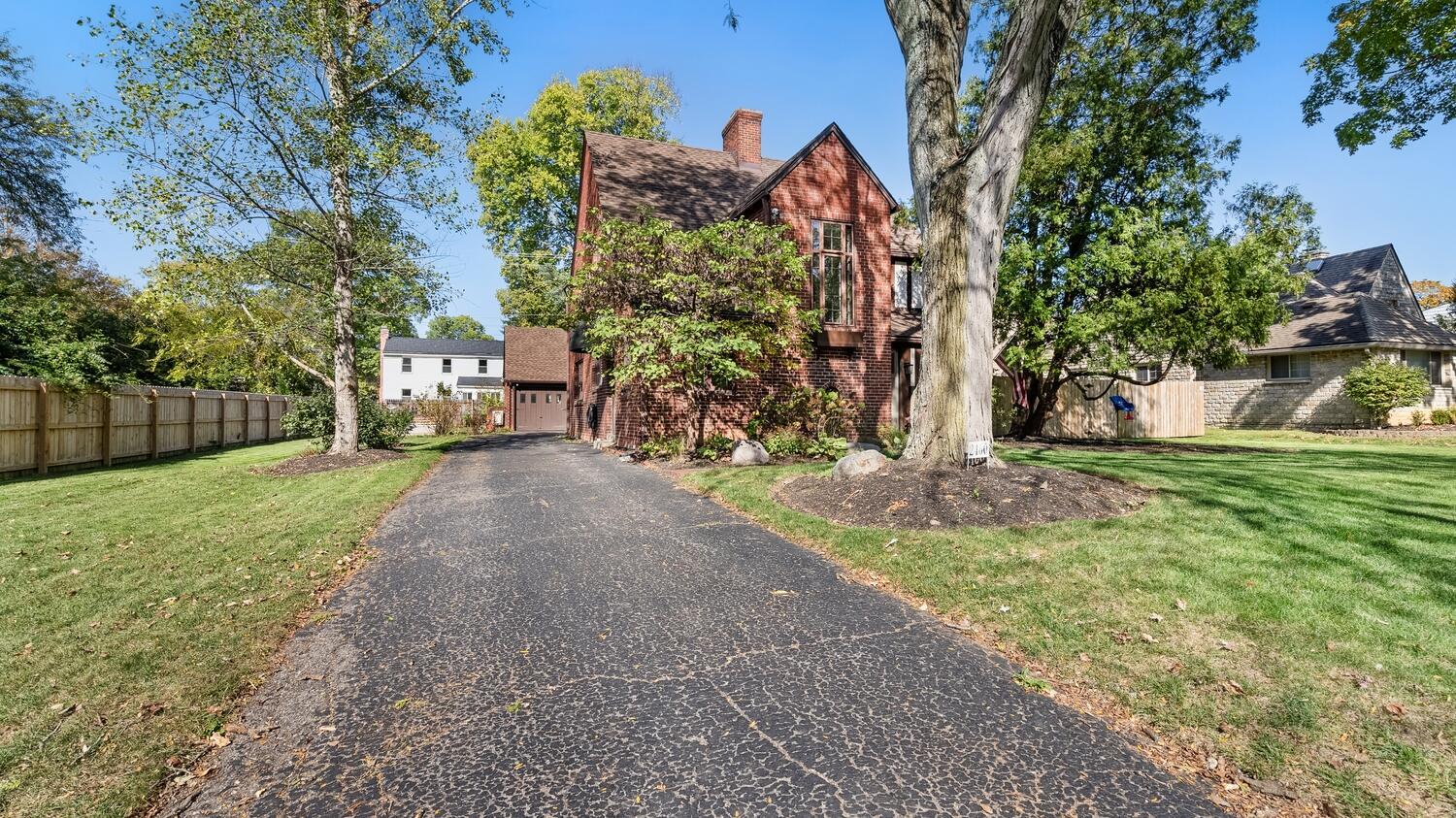 2460 Dover Road Columbus, OH 43209 - Photo 5 of 75 4. 2460 Dover Rd Columbus-4