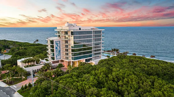 a view of a building with sky view