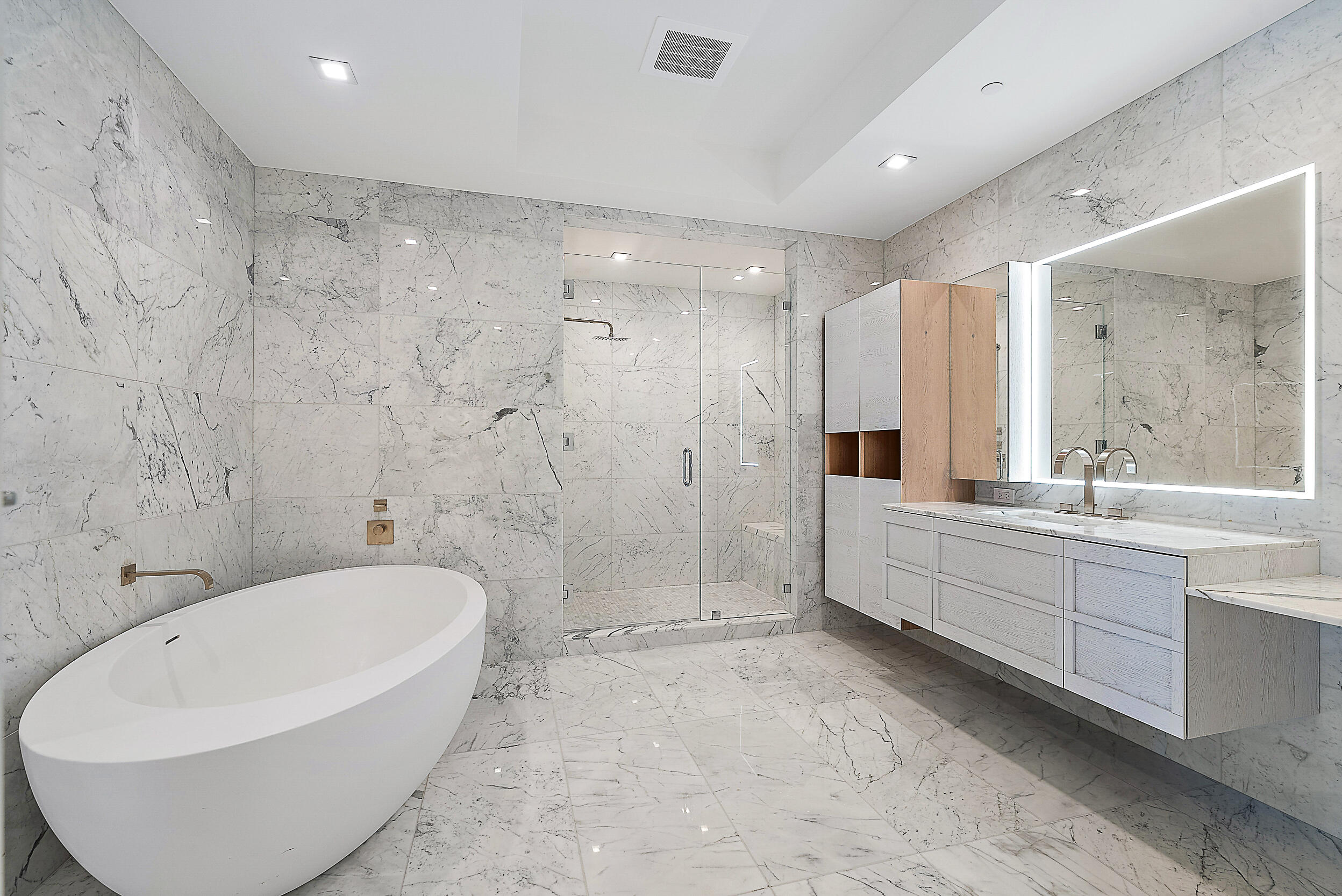 1500 South Beach Road, Unit 302 Tequesta, FL 33469 - Photo 20 of 40 Her Primary Bathroom
