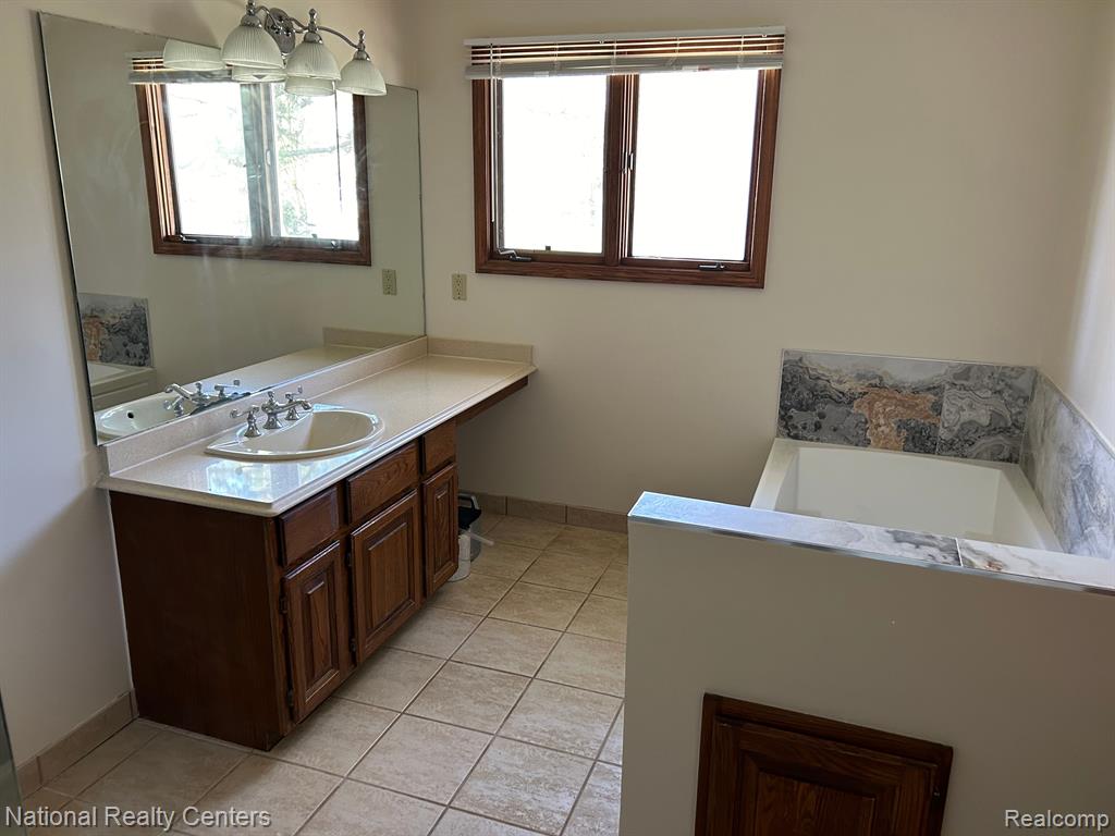6572 Ridgeview Drive Clarkston, MI 48346 - Photo 13 of 25