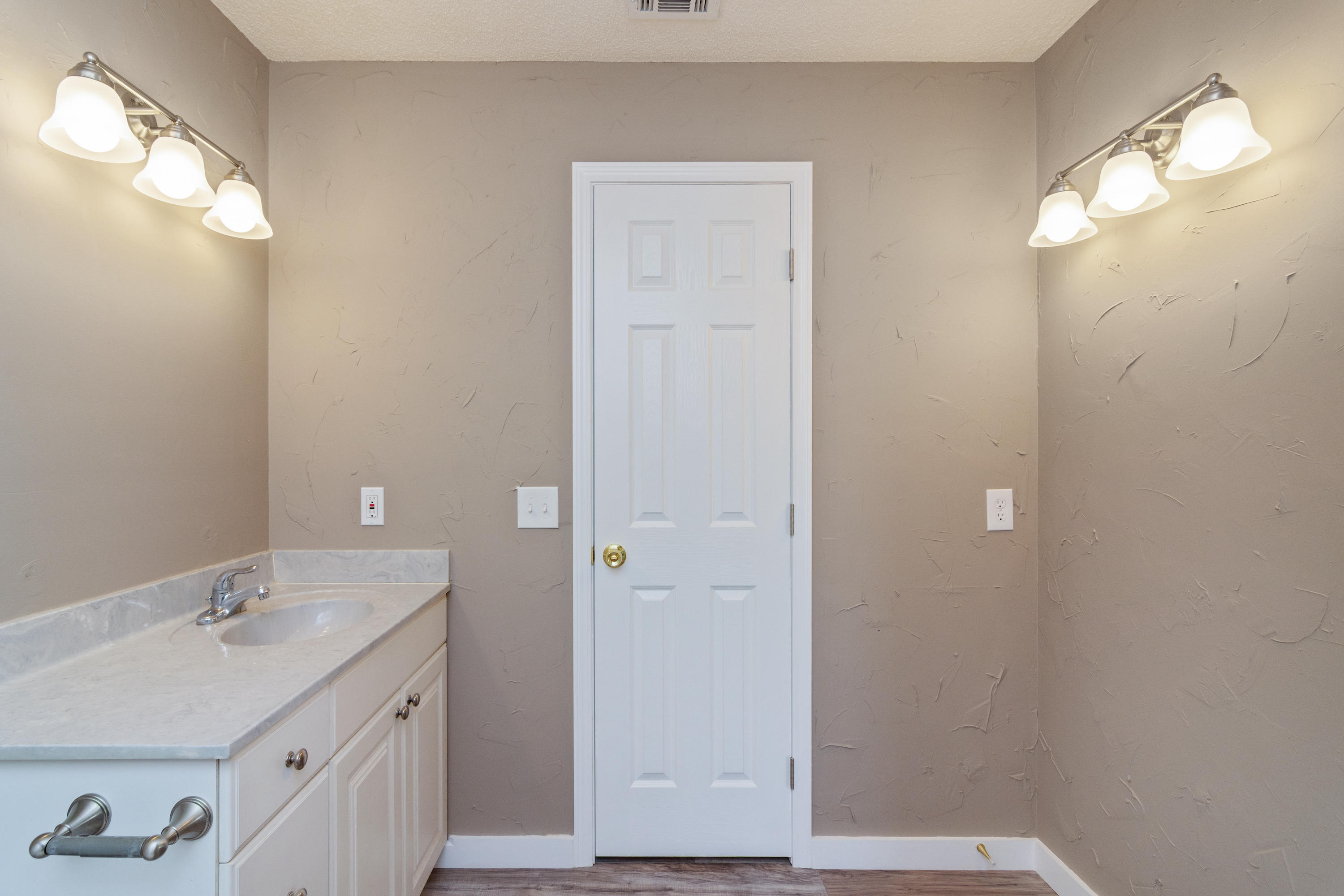98 Josie Road Mary Esther, FL 32569 - Photo 20 of 32 Josie Rd Apartments-21