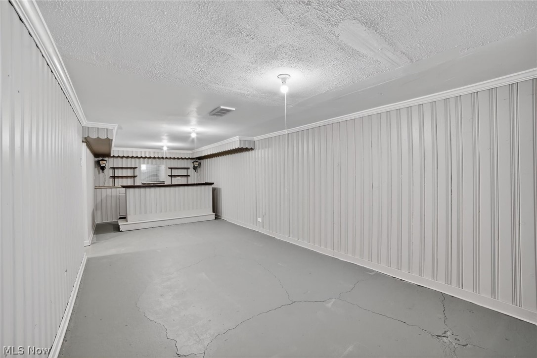 303 South Green Road Cleveland, OH 44121 - Photo 26 of 32
