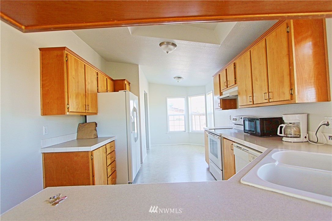 18042 Pendleton Street Southwest Rochester, WA 98579 - Photo 3 of 16