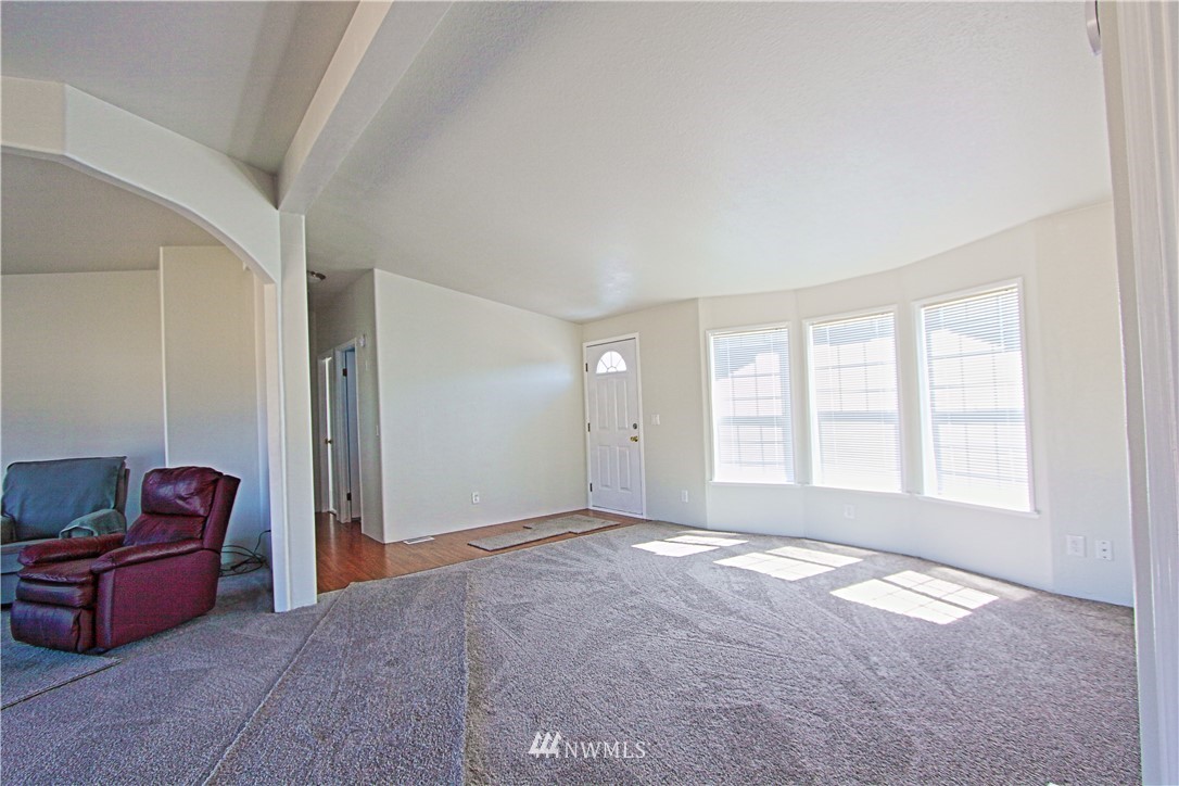 18042 Pendleton Street Southwest Rochester, WA 98579 - Photo 4 of 16