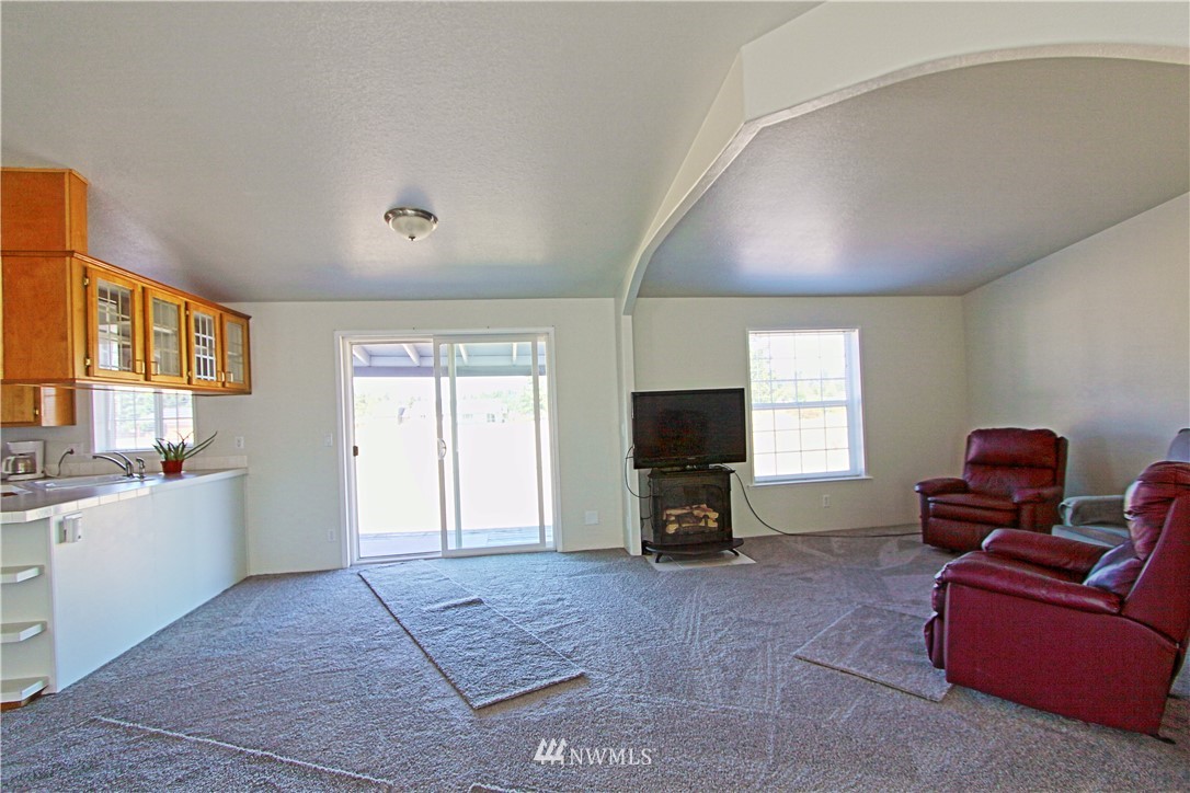 18042 Pendleton Street Southwest Rochester, WA 98579 - Photo 5 of 16
