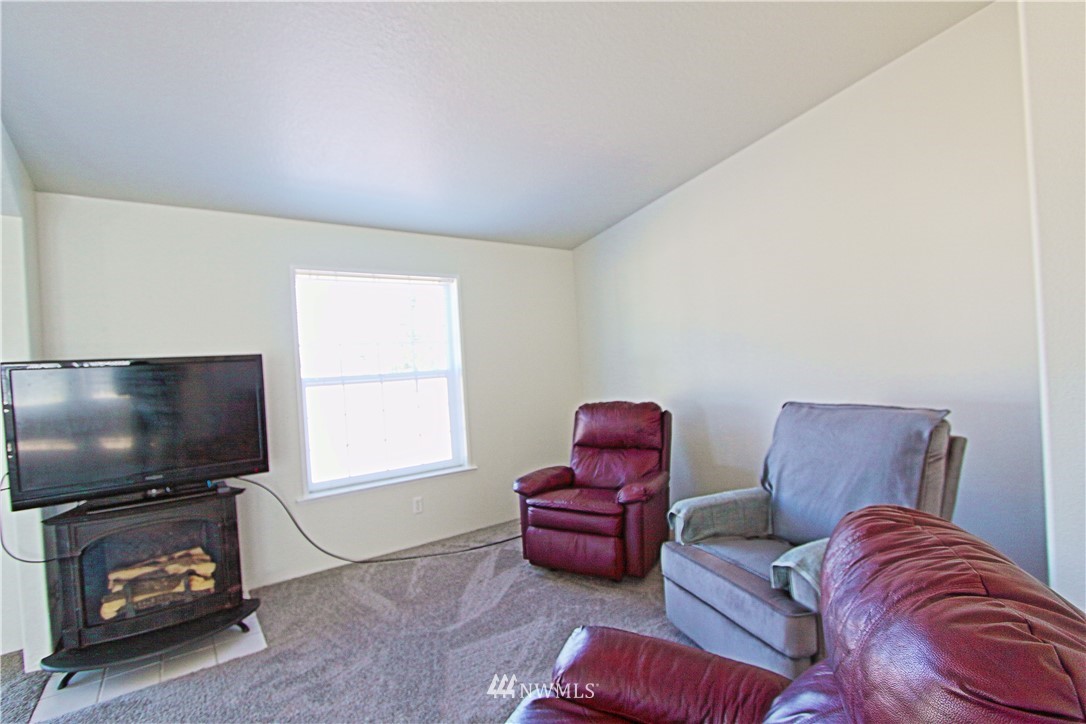 18042 Pendleton Street Southwest Rochester, WA 98579 - Photo 6 of 16