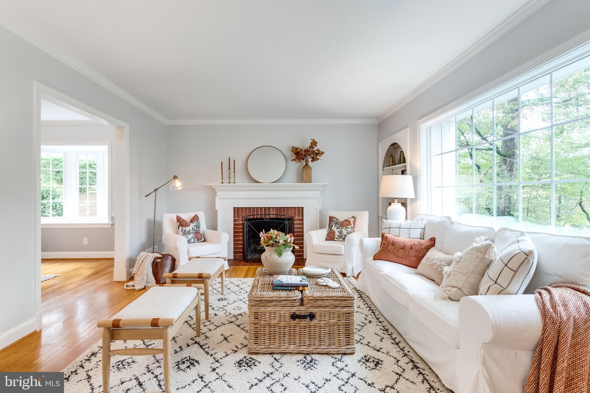 7107 Fort Hunt Road Alexandria, VA 22307 - Photo 13 of 62 Living room