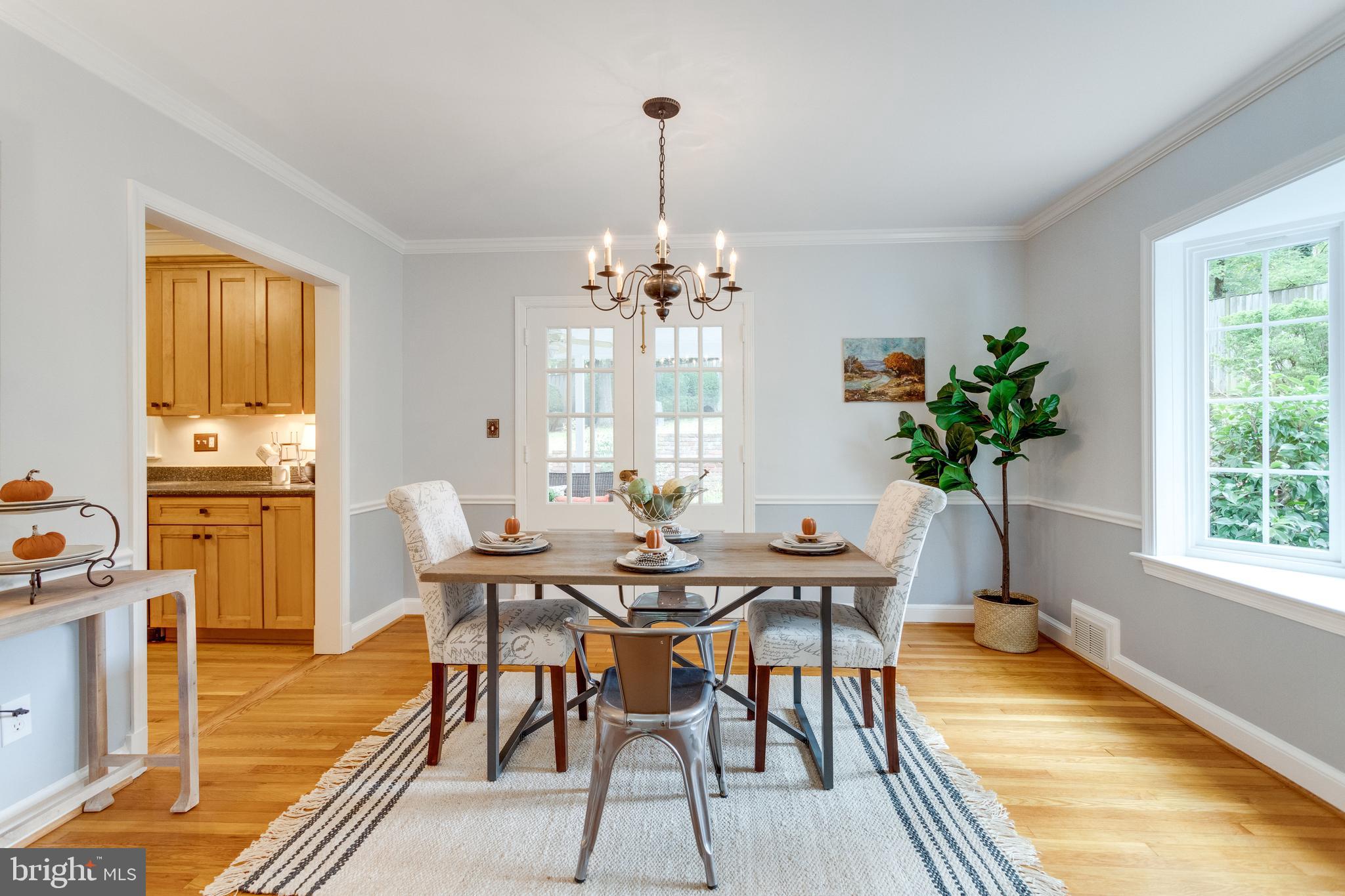 7107 Fort Hunt Road Alexandria, VA 22307 - Photo 16 of 62 Dining room w/ french doors to screened in porch