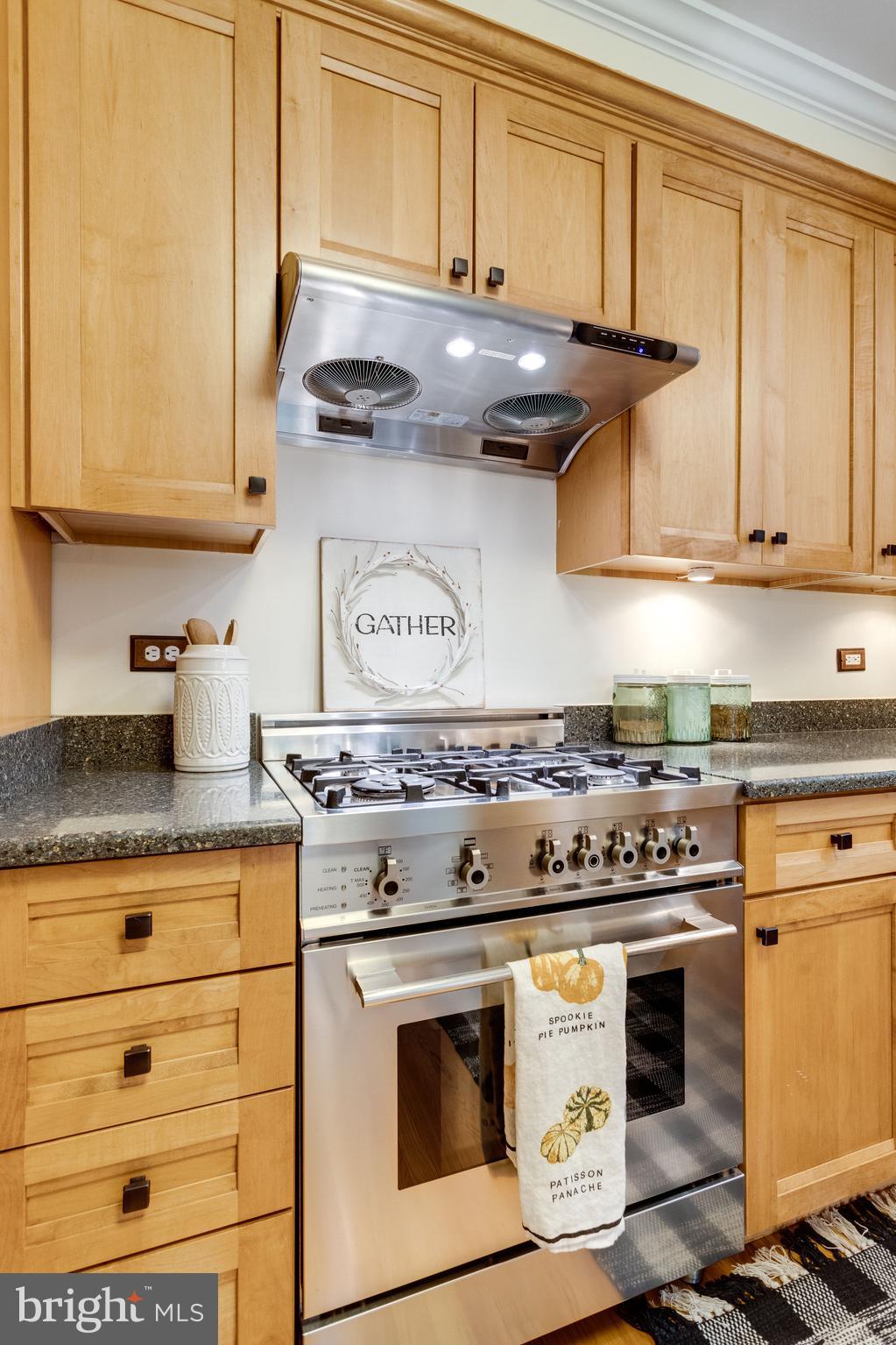 7107 Fort Hunt Road Alexandria, VA 22307 - Photo 22 of 62 4 gas burner Bertazzoni range