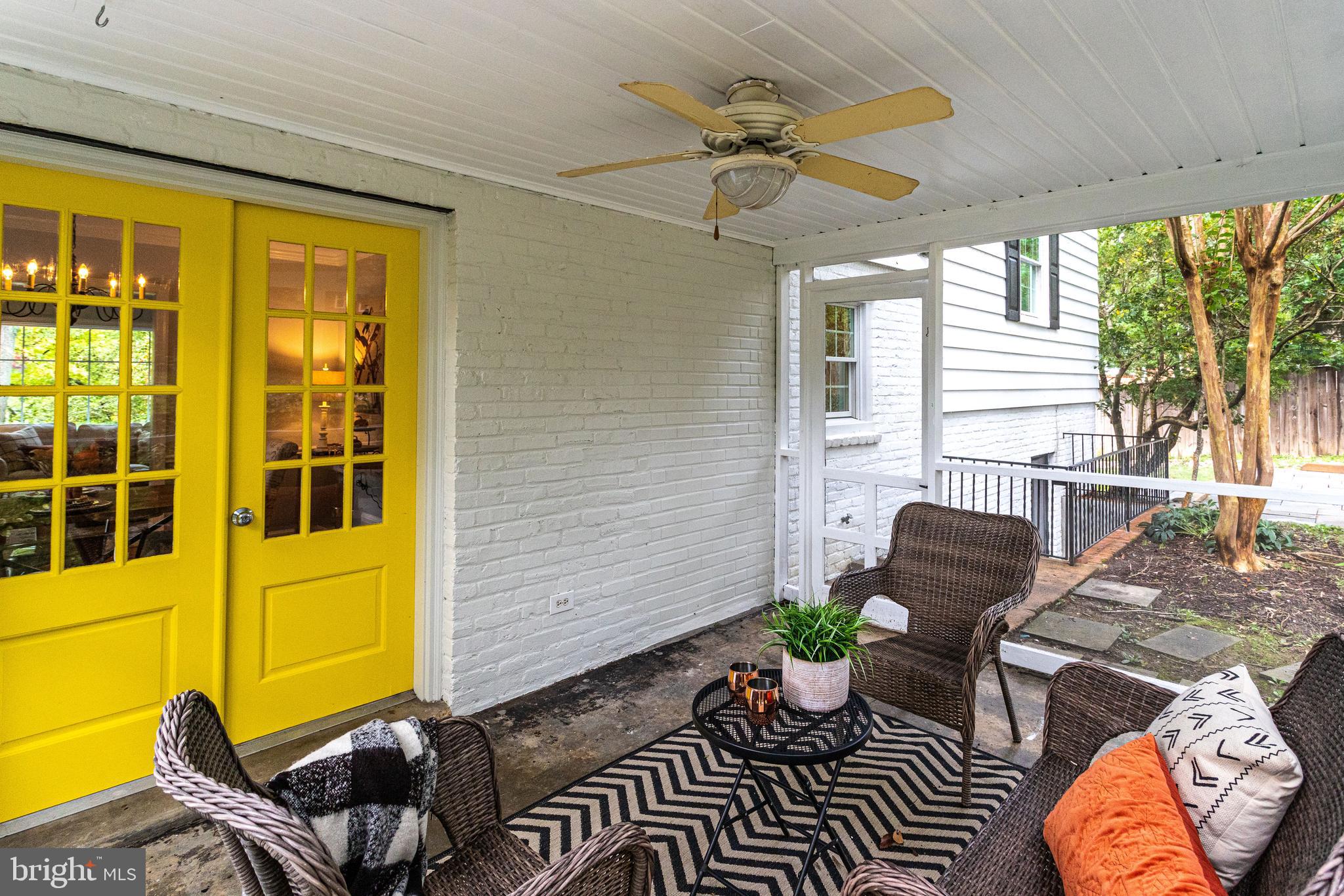 7107 Fort Hunt Road Alexandria, VA 22307 - Photo 23 of 62 Screened in porch