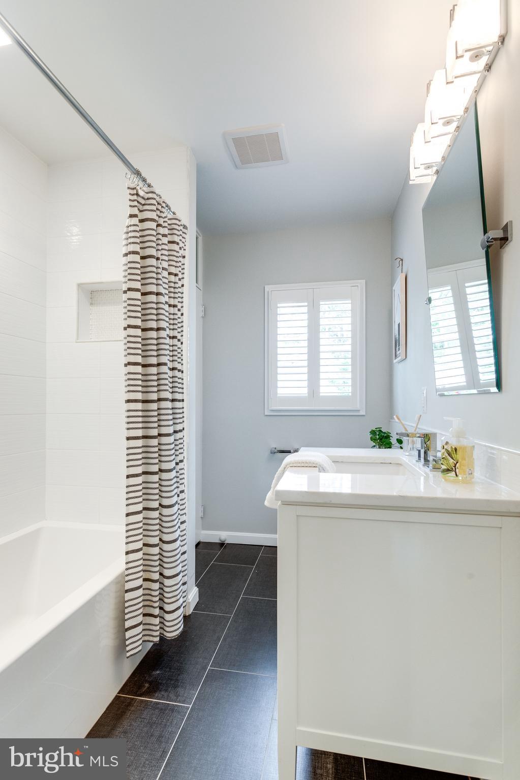 7107 Fort Hunt Road Alexandria, VA 22307 - Photo 29 of 62 Full bath on upper level #1