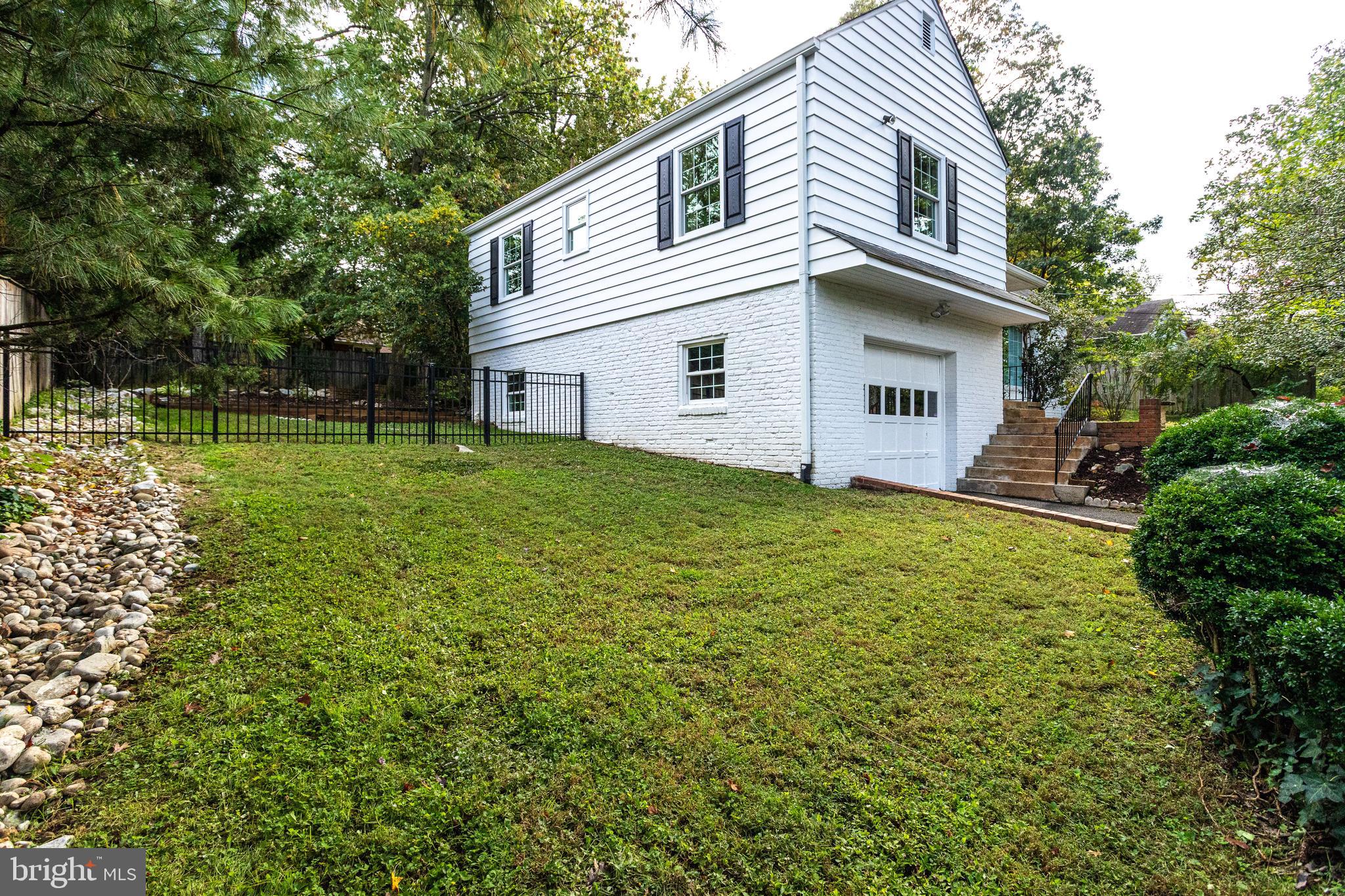 7107 Fort Hunt Road Alexandria, VA 22307 - Photo 4 of 62 Lovely river rock & plantings throughout