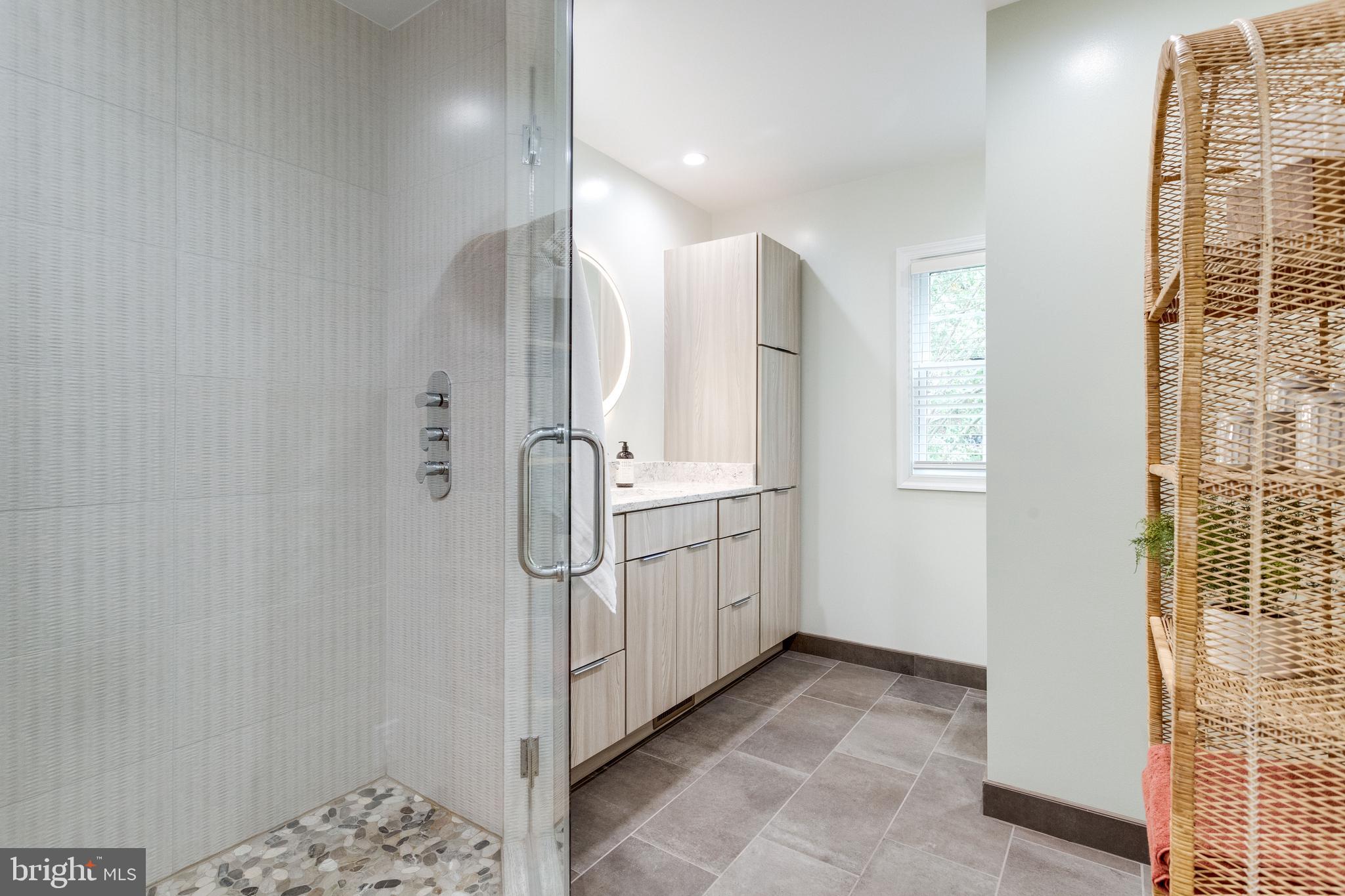 7107 Fort Hunt Road Alexandria, VA 22307 - Photo 43 of 62 Master bathroom