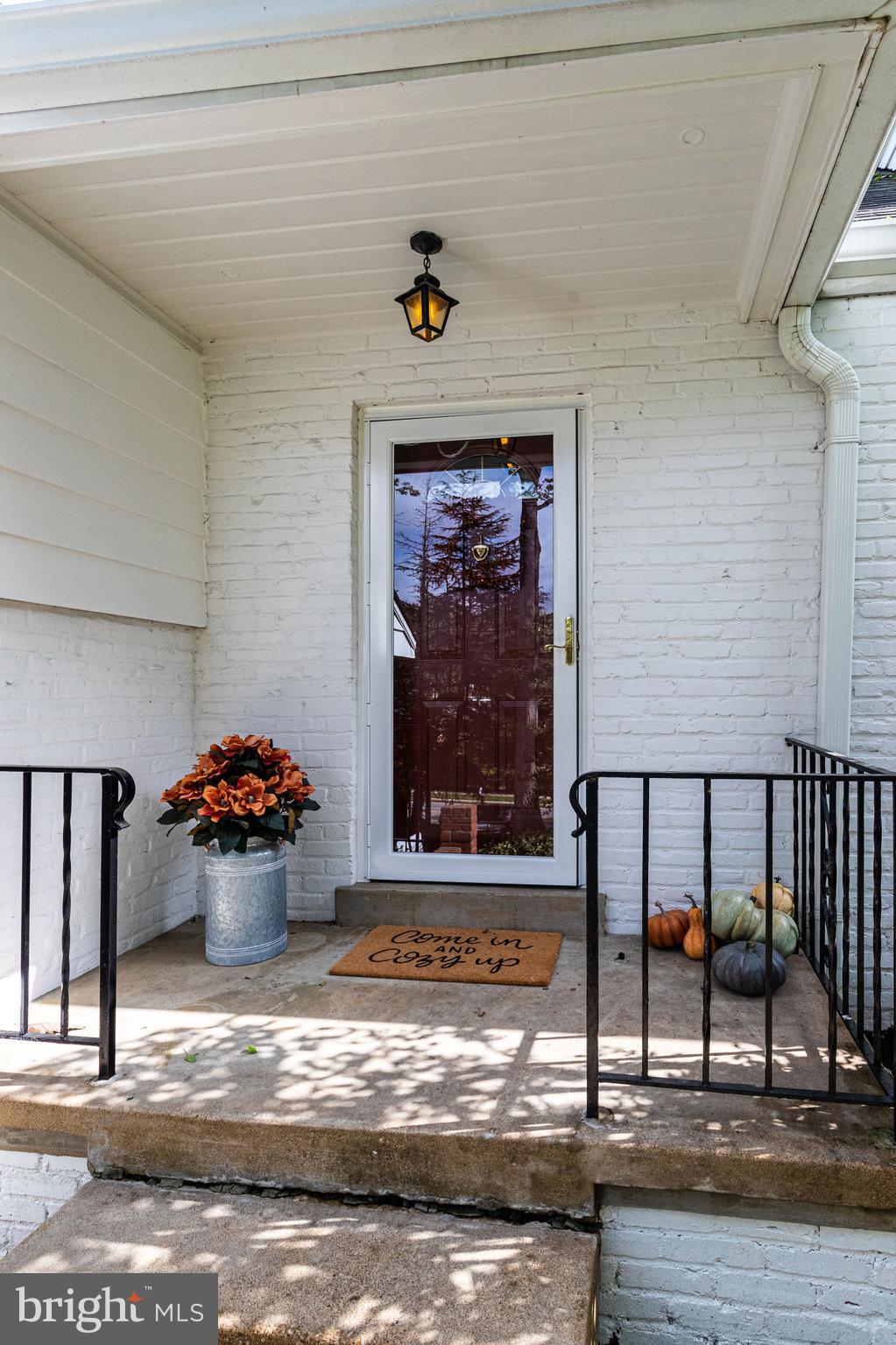 7107 Fort Hunt Road Alexandria, VA 22307 - Photo 9 of 62 Covered stoop