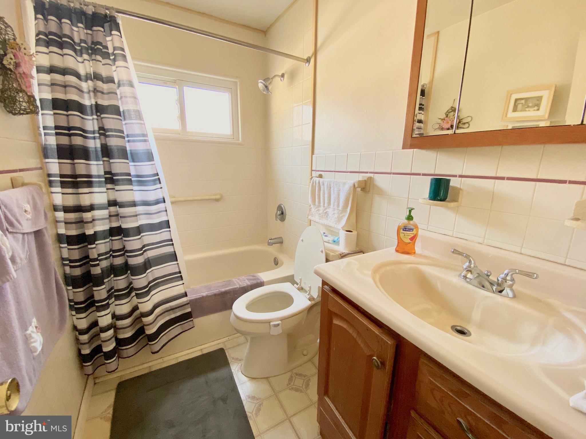 24 Carole Road Newark, DE 19713 - Photo 16 of 30 Bathroom