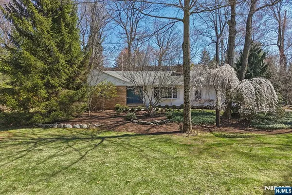 $1,095,000 | 132 Dimmig Road, Upper Saddle River, NJ 07458