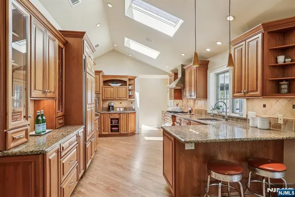 $1,095,000 | 132 Dimmig Road, Upper Saddle River, NJ 07458