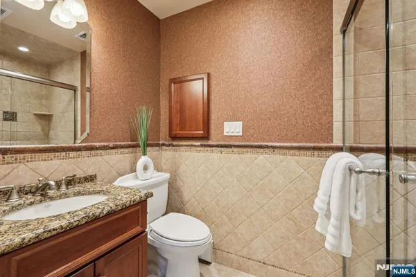 $1,095,000 | 132 Dimmig Road, Upper Saddle River, NJ 07458