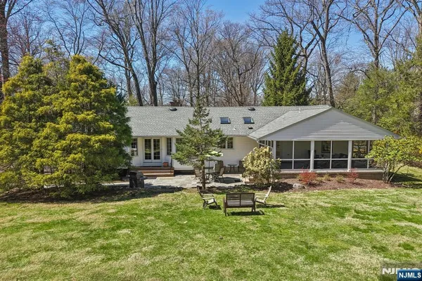 $1,095,000 | 132 Dimmig Road, Upper Saddle River, NJ 07458