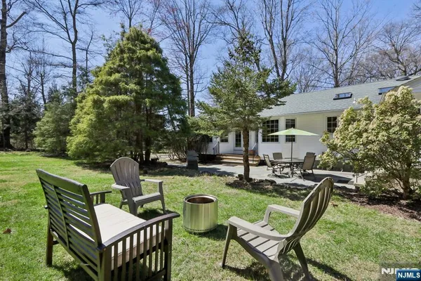 $1,095,000 | 132 Dimmig Road, Upper Saddle River, NJ 07458